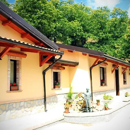 Colle Angaro-azienda Agrituristica Couette-café 3*
