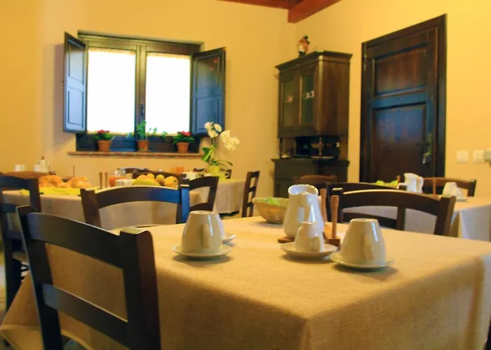 Alojamento de Acomodação e Pequeno-almoço Colle Angaro-azienda Agrituristica 3*