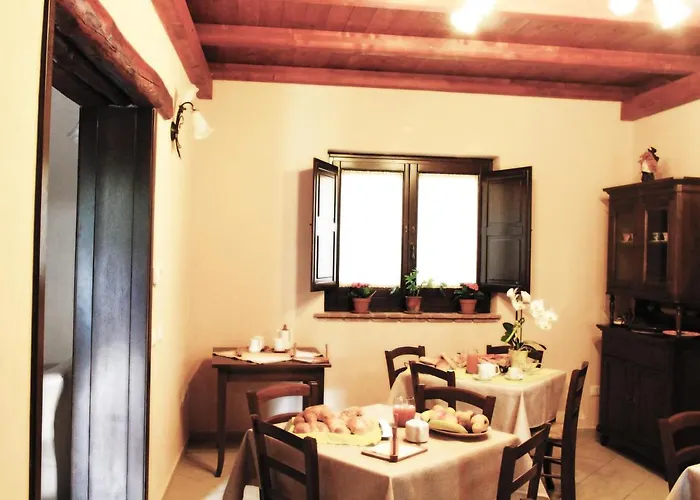 Colle Angaro-azienda Agrituristica Alojamento de Acomodação e Pequeno-almoço 3*